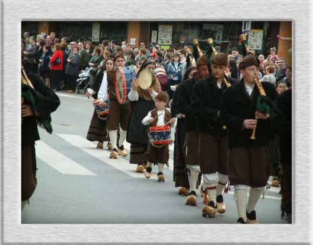 pola de siero alojamientos, hotel hoteles apartamentos viajar turismo rural casas rurales casas aldea pola de sierocarmen carmin fiestas pola siero pola siero en fiestas fiestas asturianas