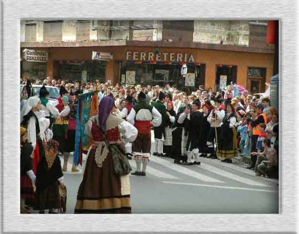 el carmin el carmen huevos pintos pola de siero alojamientos, hotel hoteles apartamentos viajar turismo rural casas rurales casas aldea pola de siero carmen carmin fiestas pola siero pola siero en fiestas fiestas asturianas